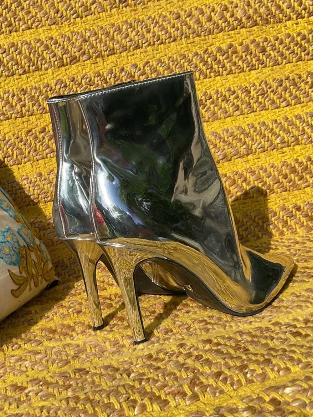 Thalia Sodi Rylie Silver Patent Vegan Leather Heeled Ankle Boots Size 7